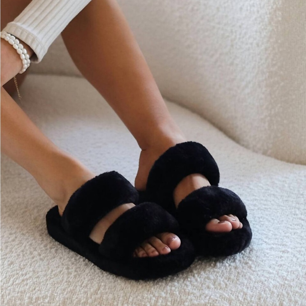 NWOB Billini Whistler Faux Fur Slippers - Black - Size 6